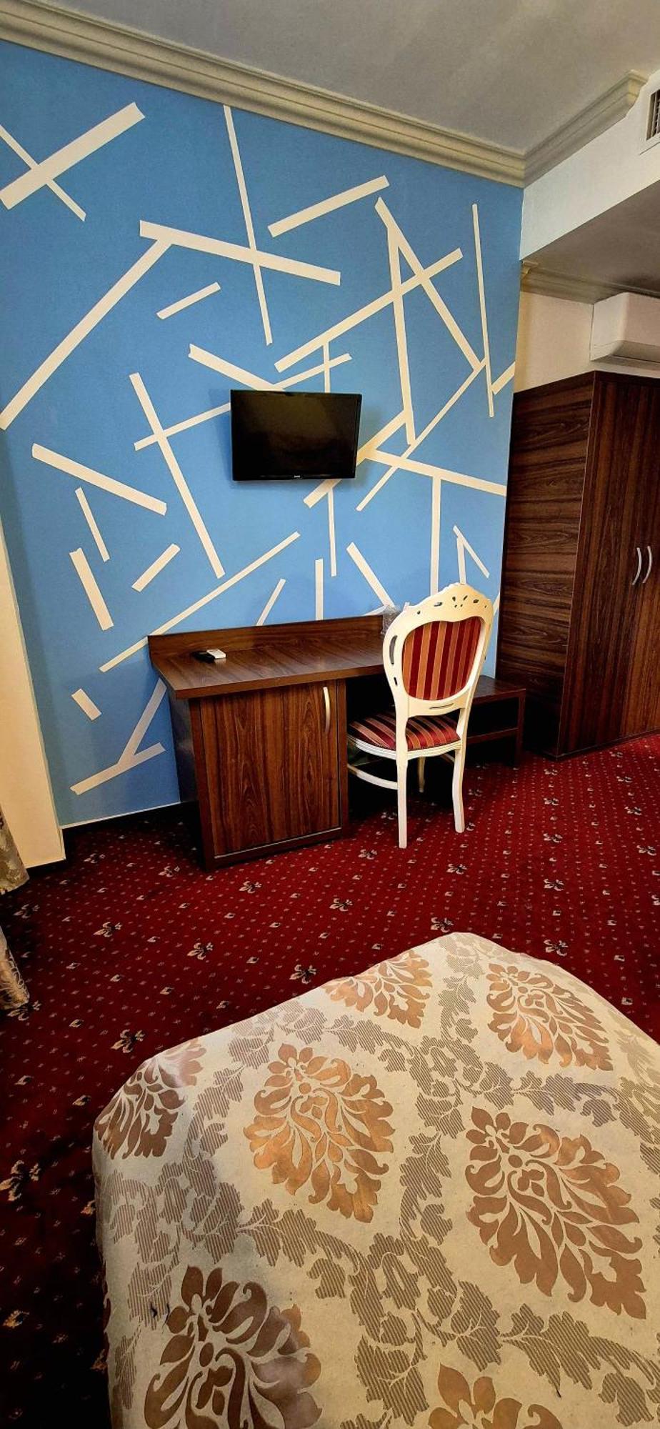 Hostel Orhideea ブザウ エクステリア 写真