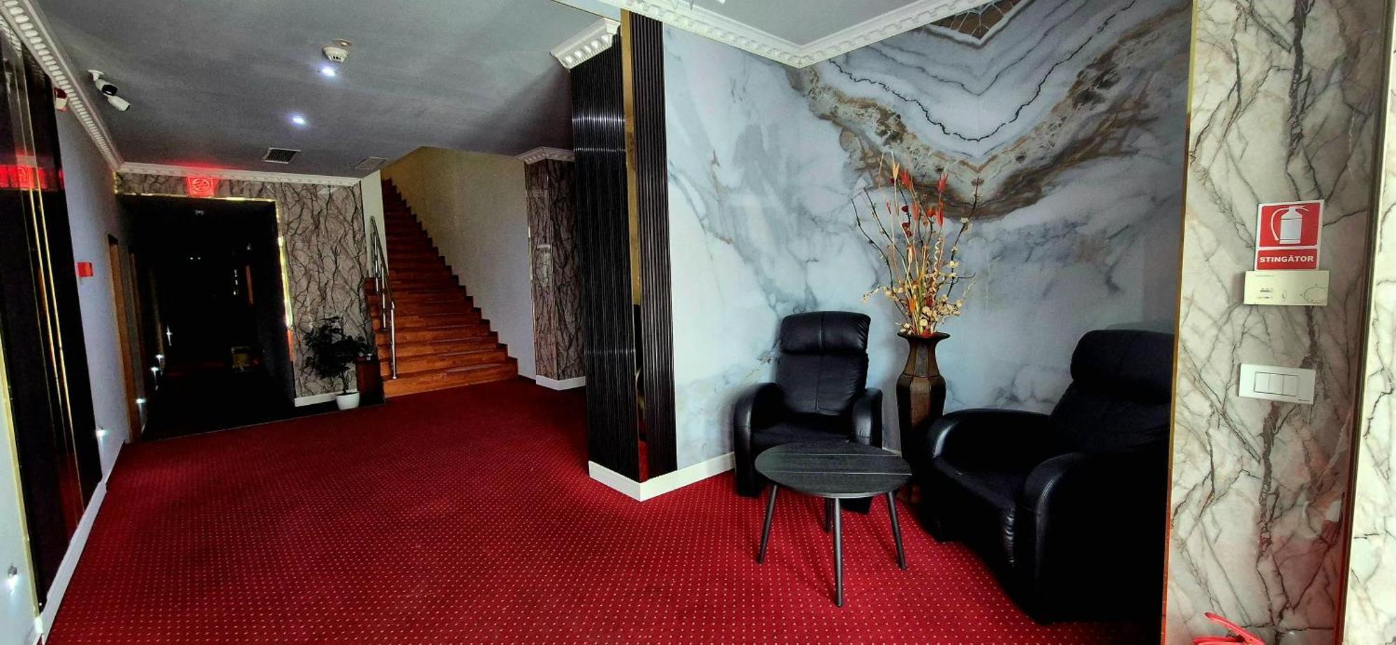 Hostel Orhideea ブザウ エクステリア 写真